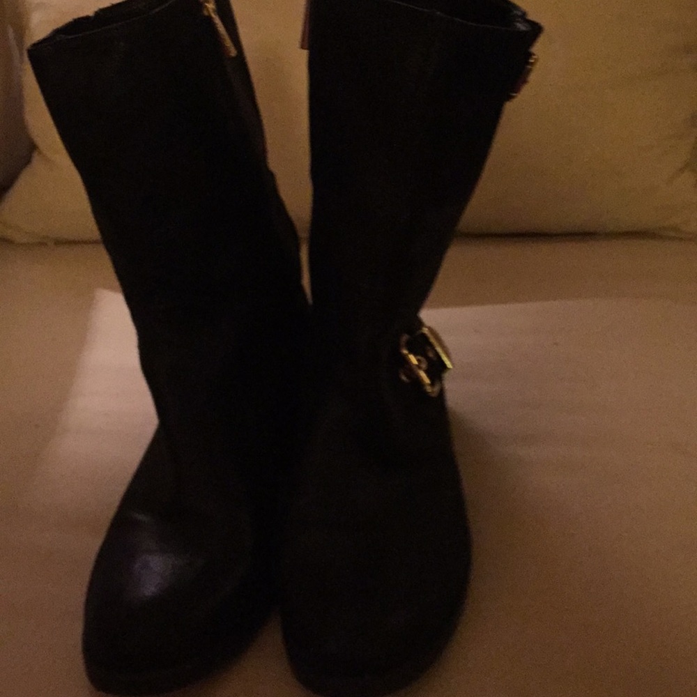 Boots - Picture 3 of 4